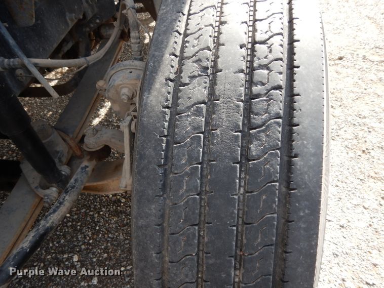 image for item DH2411 2007 Mack CXN semi truck