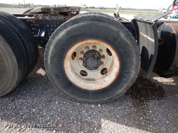 image for item DH2411 2007 Mack CXN semi truck