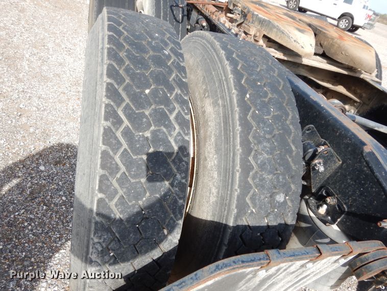 image for item DH2411 2007 Mack CXN semi truck