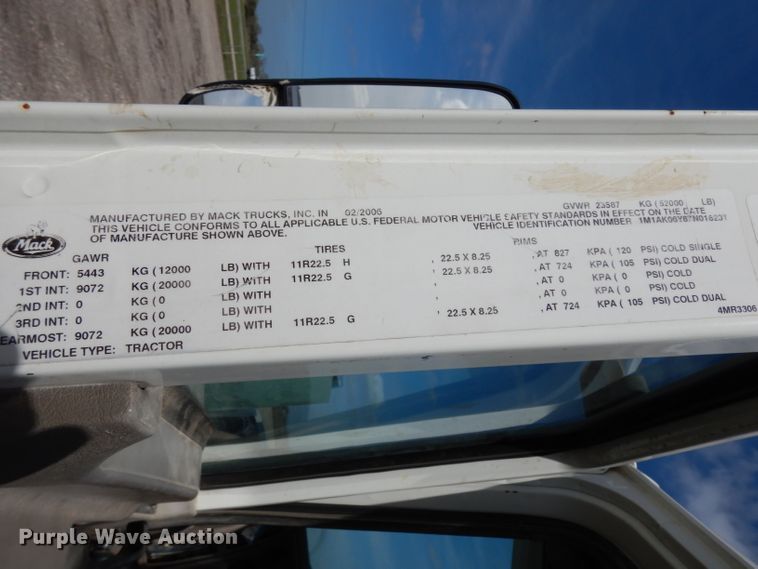 image for item DH2411 2007 Mack CXN semi truck