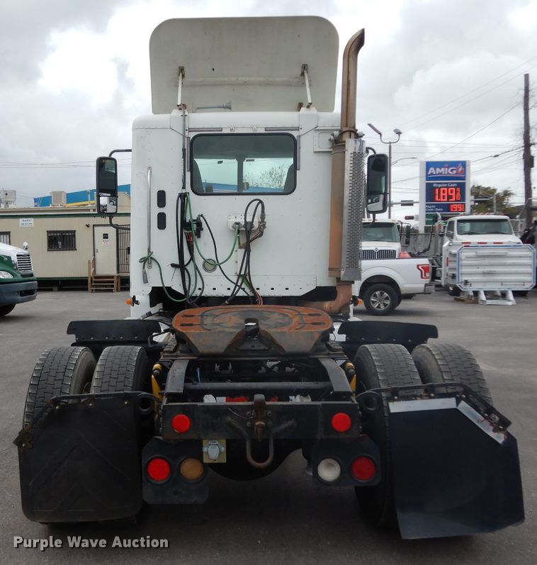 image for item DH2412 2007 Freightliner Columbia semi truck