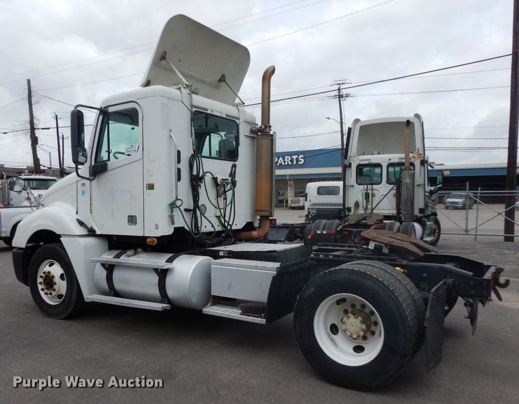 image for item DH2412 2007 Freightliner Columbia semi truck