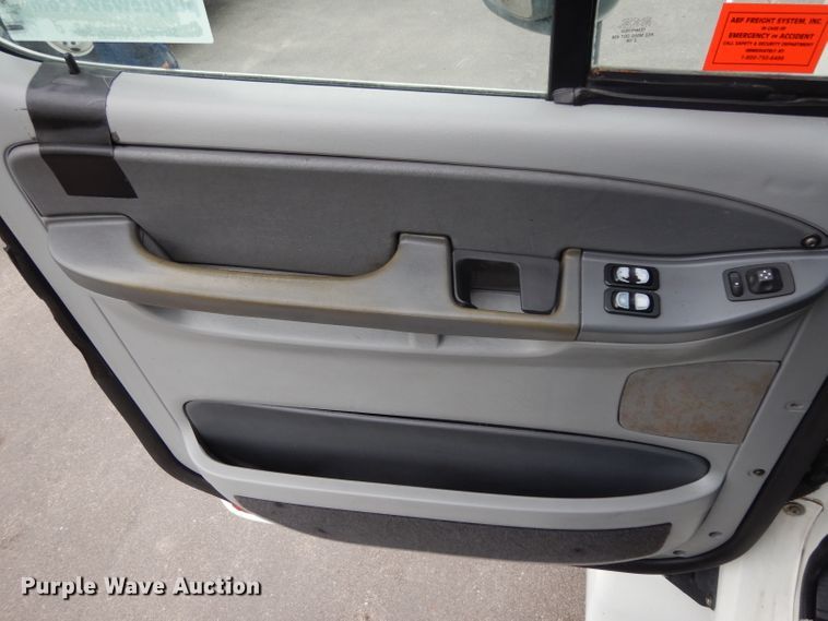 image for item DH2412 2007 Freightliner Columbia semi truck