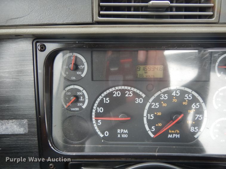 image for item DH2412 2007 Freightliner Columbia semi truck