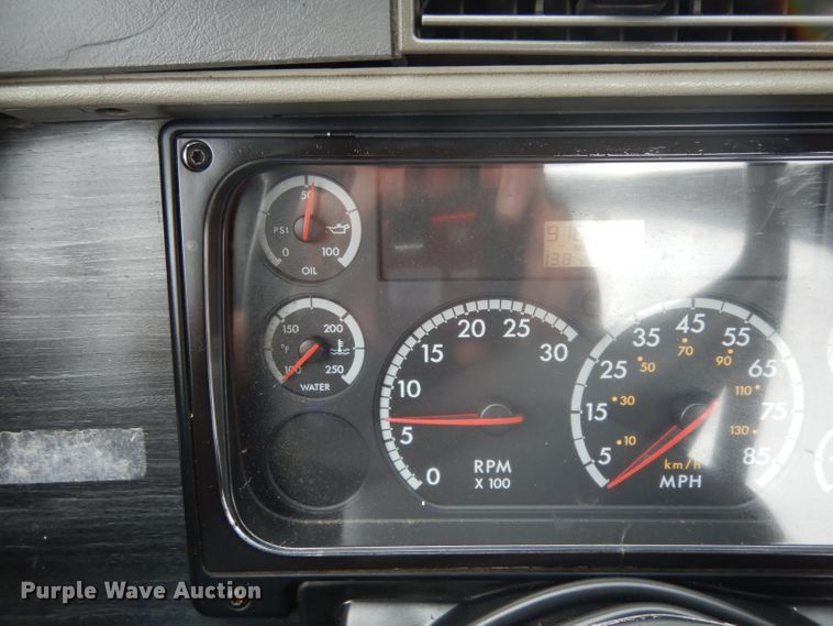 image for item DH2412 2007 Freightliner Columbia semi truck