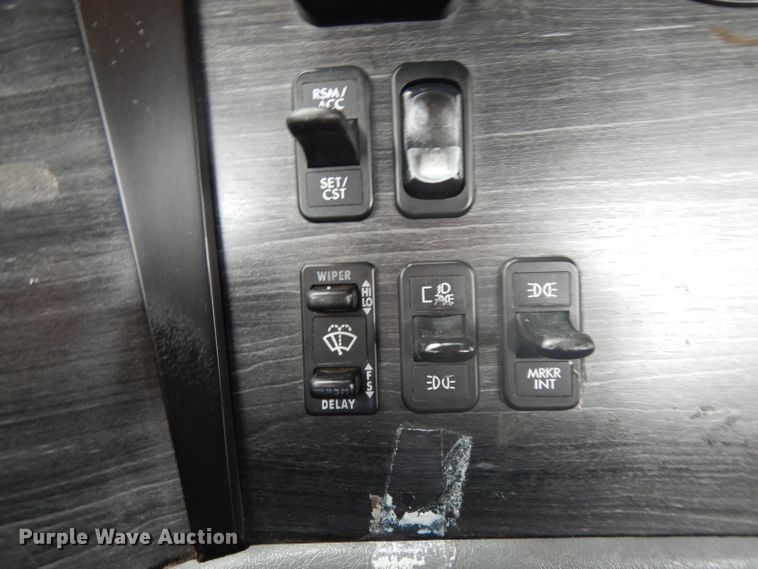 image for item DH2412 2007 Freightliner Columbia semi truck