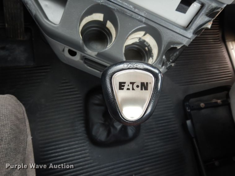 image for item DH2412 2007 Freightliner Columbia semi truck