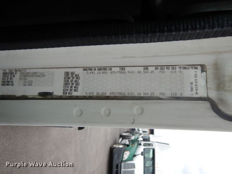 image for item DH2412 2007 Freightliner Columbia semi truck