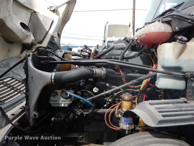 image for item DH2412 2007 Freightliner Columbia semi truck