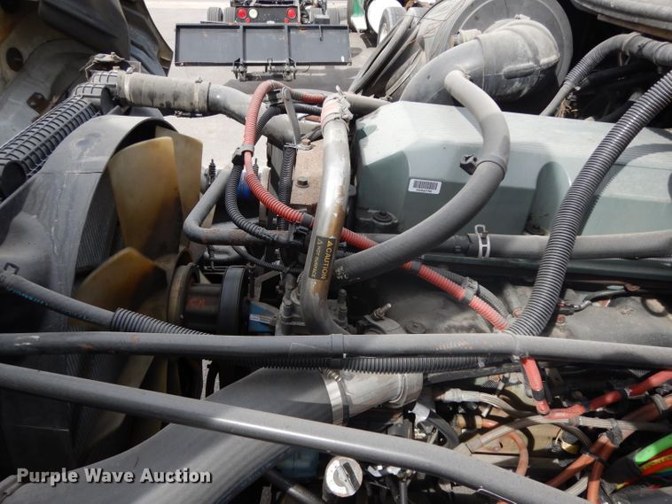 image for item DH2412 2007 Freightliner Columbia semi truck