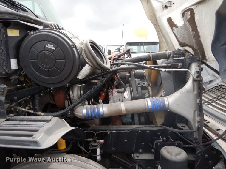 image for item DH2412 2007 Freightliner Columbia semi truck