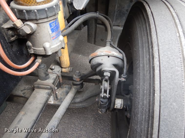 image for item DH2412 2007 Freightliner Columbia semi truck