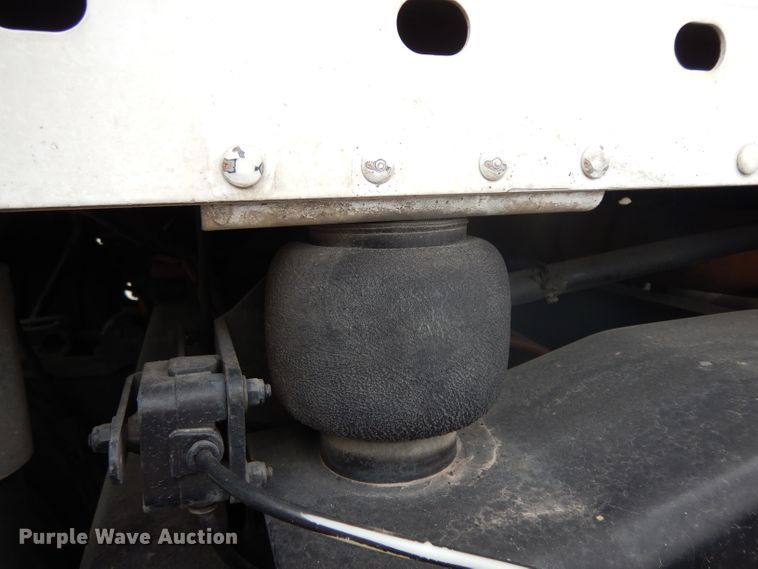 image for item DH2412 2007 Freightliner Columbia semi truck