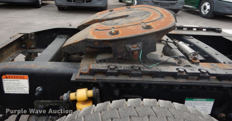 image for item DH2412 2007 Freightliner Columbia semi truck