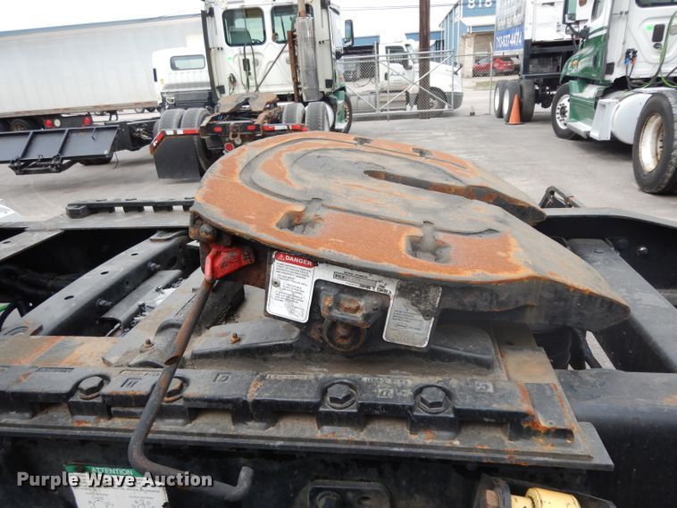 image for item DH2412 2007 Freightliner Columbia semi truck