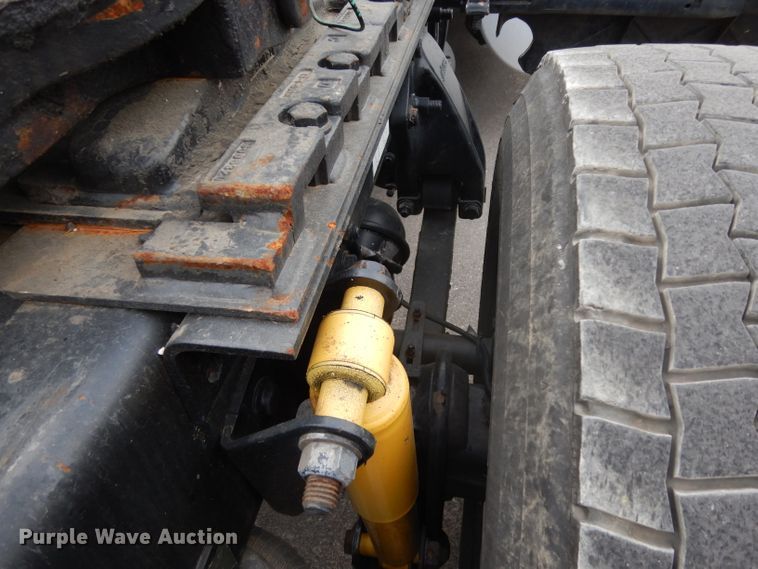 image for item DH2412 2007 Freightliner Columbia semi truck