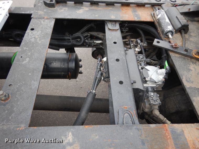 image for item DH2412 2007 Freightliner Columbia semi truck