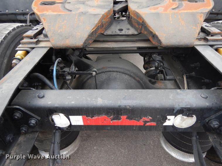 image for item DH2412 2007 Freightliner Columbia semi truck