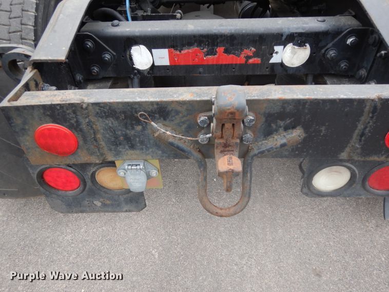 image for item DH2412 2007 Freightliner Columbia semi truck