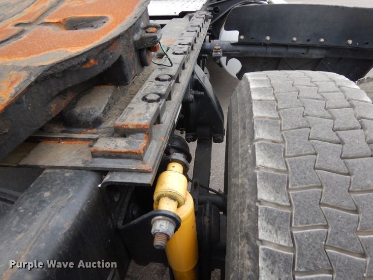 image for item DH2412 2007 Freightliner Columbia semi truck