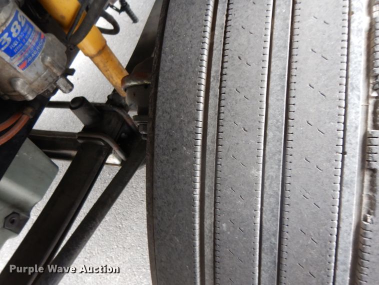 image for item DH2412 2007 Freightliner Columbia semi truck