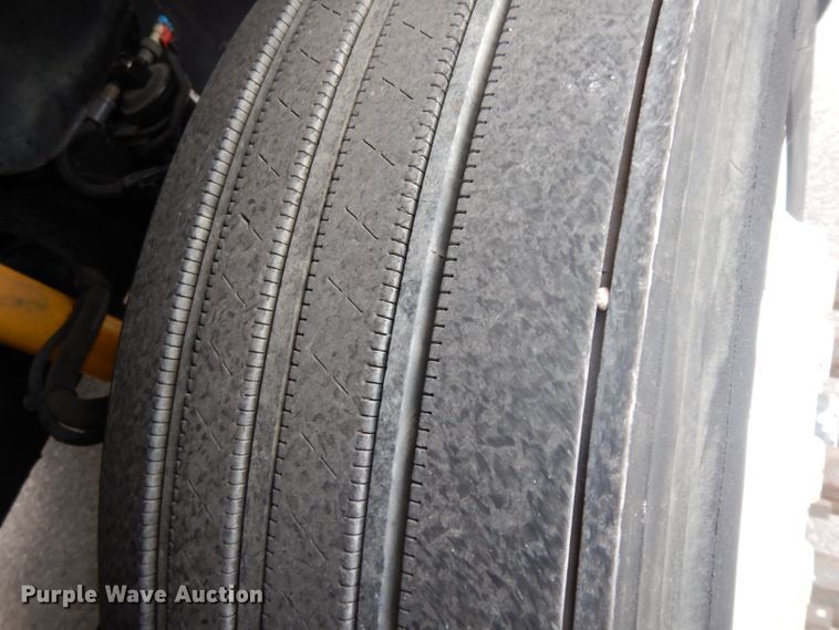 image for item DH2412 2007 Freightliner Columbia semi truck