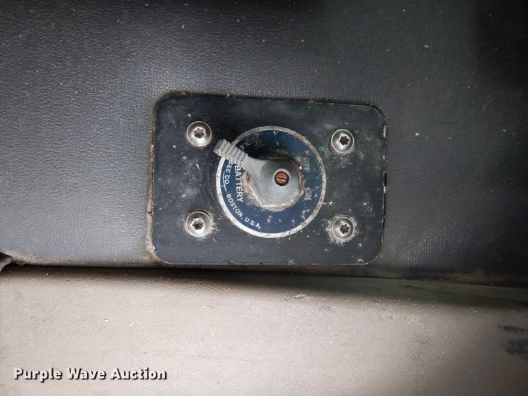 image for item DH2413 2009 Freightliner Cascadia semi truck