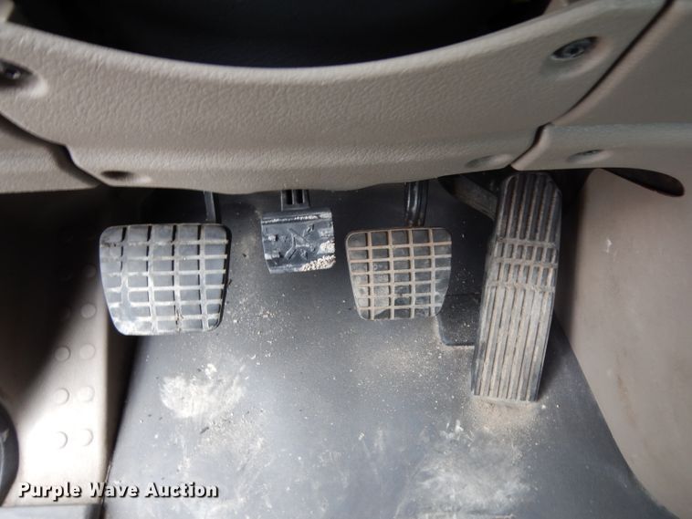 image for item DH2413 2009 Freightliner Cascadia semi truck