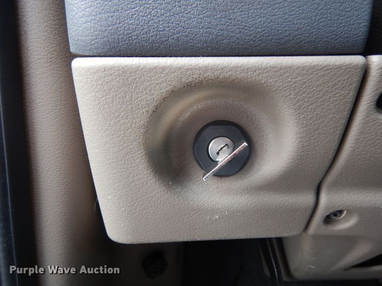 image for item DH2413 2009 Freightliner Cascadia semi truck