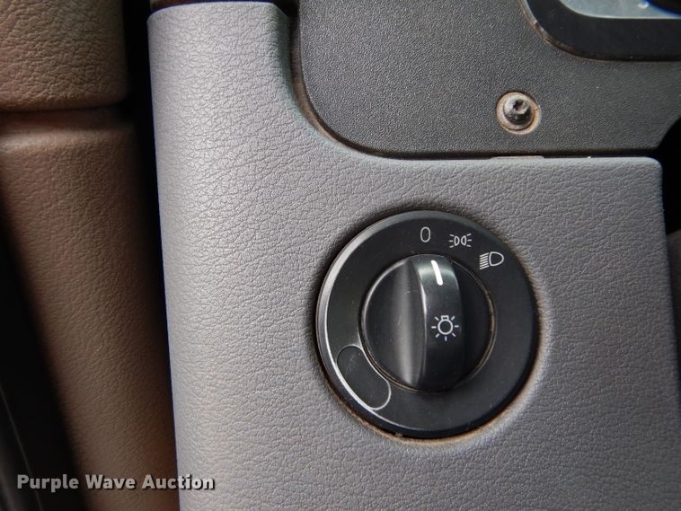 image for item DH2413 2009 Freightliner Cascadia semi truck