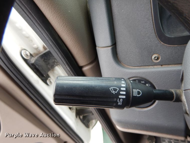 image for item DH2413 2009 Freightliner Cascadia semi truck