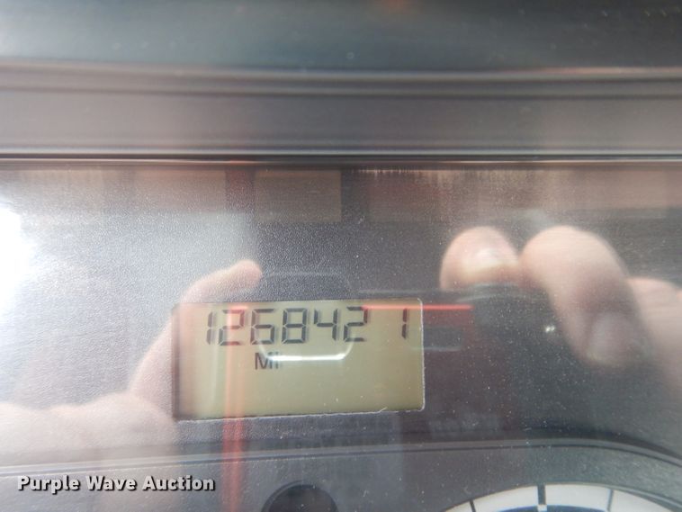 image for item DH2413 2009 Freightliner Cascadia semi truck