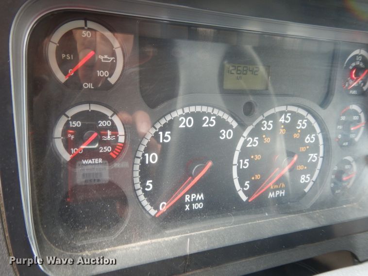 image for item DH2413 2009 Freightliner Cascadia semi truck