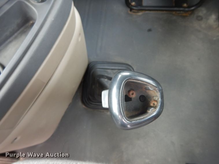 image for item DH2413 2009 Freightliner Cascadia semi truck