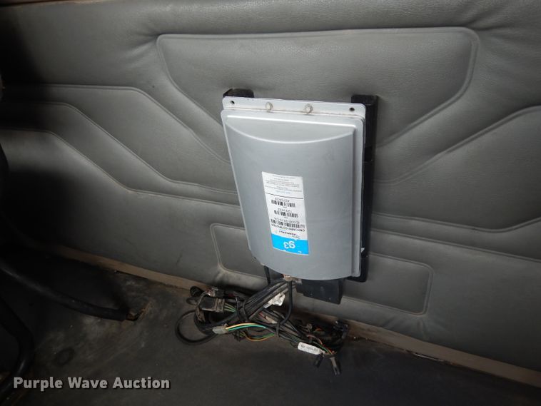 image for item DH2413 2009 Freightliner Cascadia semi truck