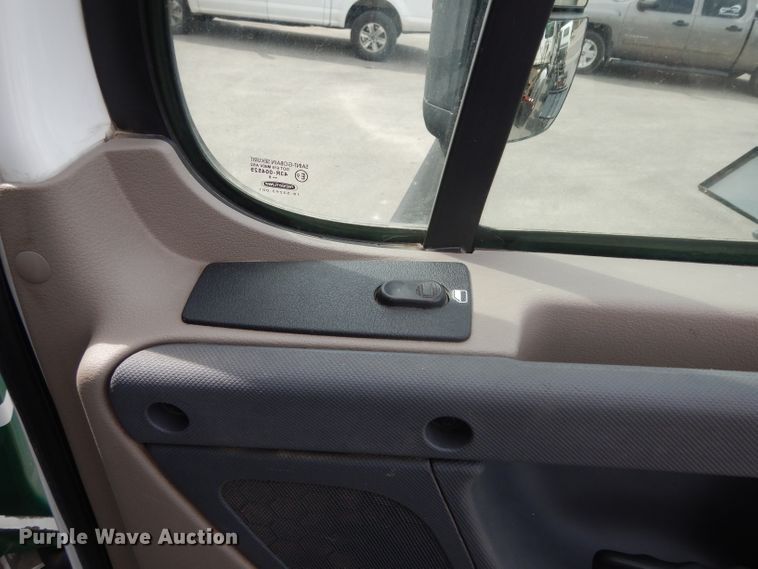 image for item DH2413 2009 Freightliner Cascadia semi truck