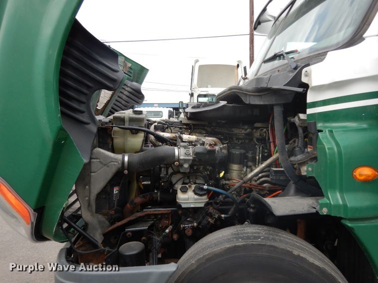 image for item DH2413 2009 Freightliner Cascadia semi truck