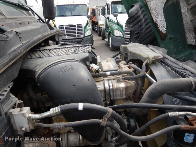 image for item DH2413 2009 Freightliner Cascadia semi truck