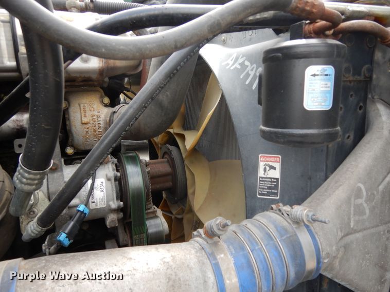 image for item DH2413 2009 Freightliner Cascadia semi truck