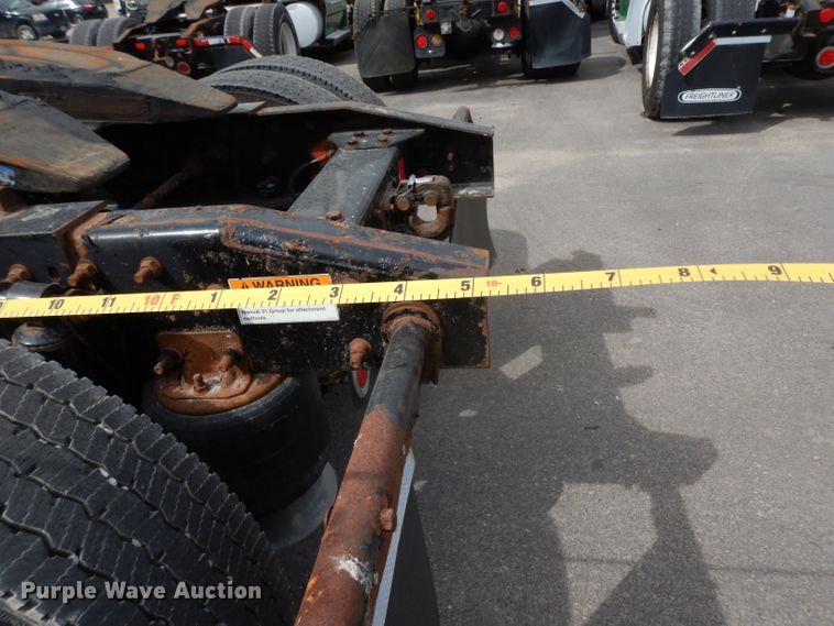 image for item DH2413 2009 Freightliner Cascadia semi truck