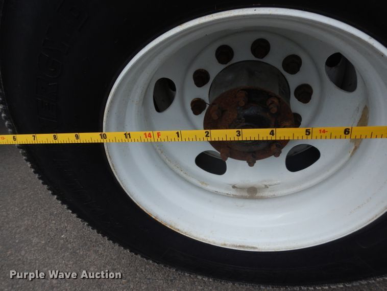 image for item DH2413 2009 Freightliner Cascadia semi truck