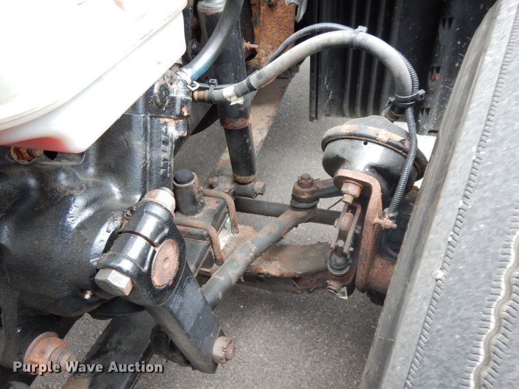 image for item DH2413 2009 Freightliner Cascadia semi truck