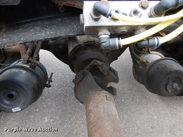 image for item DH2413 2009 Freightliner Cascadia semi truck