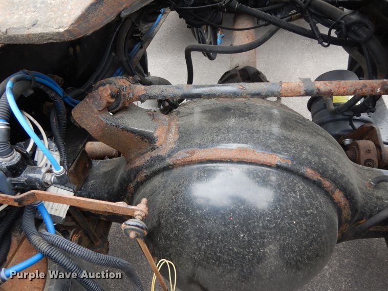 image for item DH2413 2009 Freightliner Cascadia semi truck