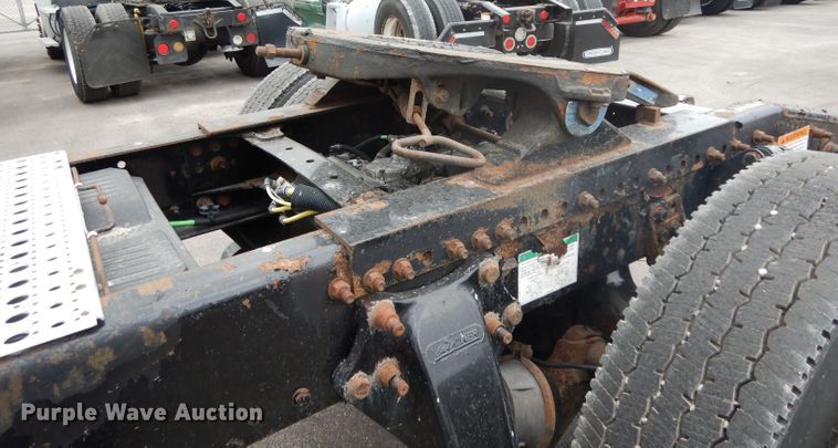 image for item DH2413 2009 Freightliner Cascadia semi truck