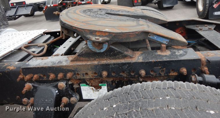 image for item DH2413 2009 Freightliner Cascadia semi truck