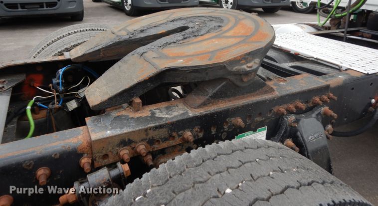 image for item DH2413 2009 Freightliner Cascadia semi truck