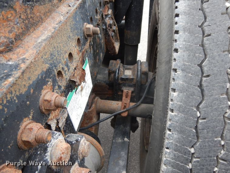 image for item DH2413 2009 Freightliner Cascadia semi truck