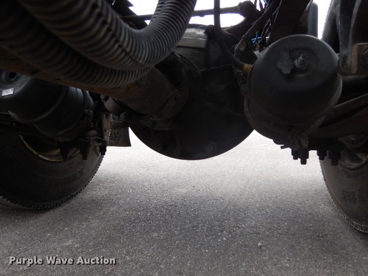 image for item DH2413 2009 Freightliner Cascadia semi truck