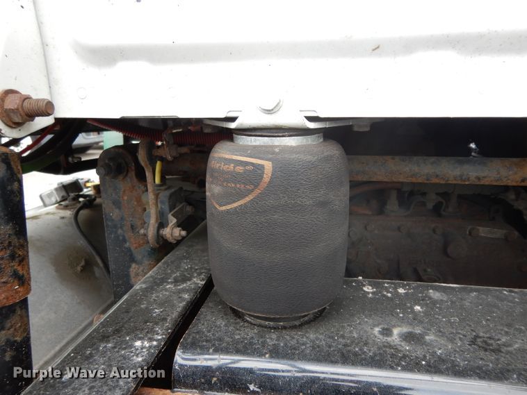 image for item DH2413 2009 Freightliner Cascadia semi truck